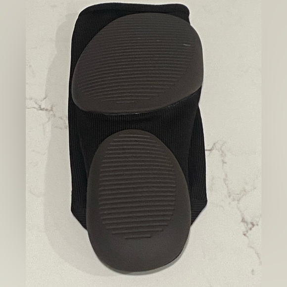 Yeezy Pods Black Size 3  (US  11-13)   Authentic New In Bag  YZYPODBLK main image 5
